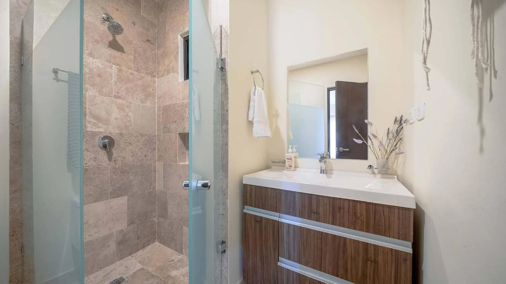 Condo Verde Oasis - Central 2 Bedroom With Pool, Gym, Private Terrace - At Veranto Condos Playa del Carmen 0*,