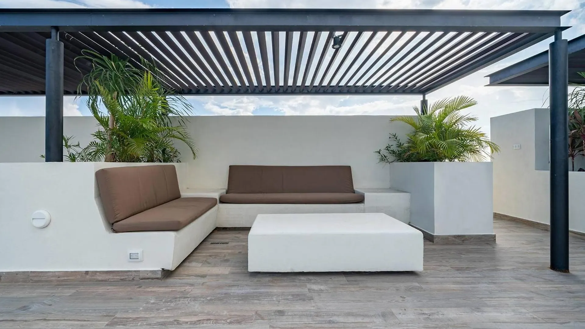 Appartamento Condo Verde Oasis - Central 2 Bedroom With Pool, Gym, Private Terrace - At Veranto Condos Playa del Carmen Messico