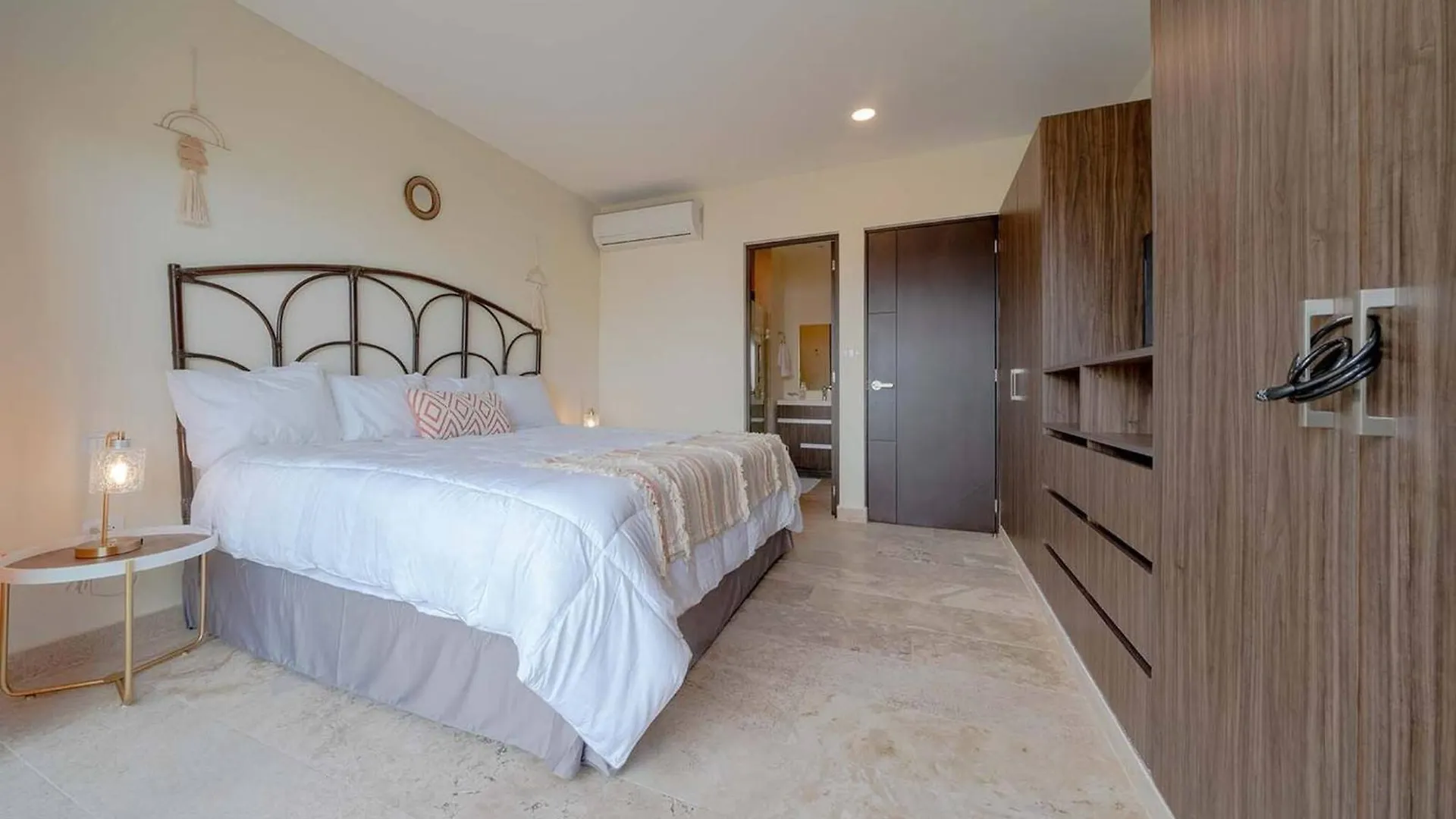 Condo Verde Oasis - Central 2 Bedroom With Pool, Gym, Private Terrace - At Veranto Condos 신데 델 카르멘 0*,  멕시코