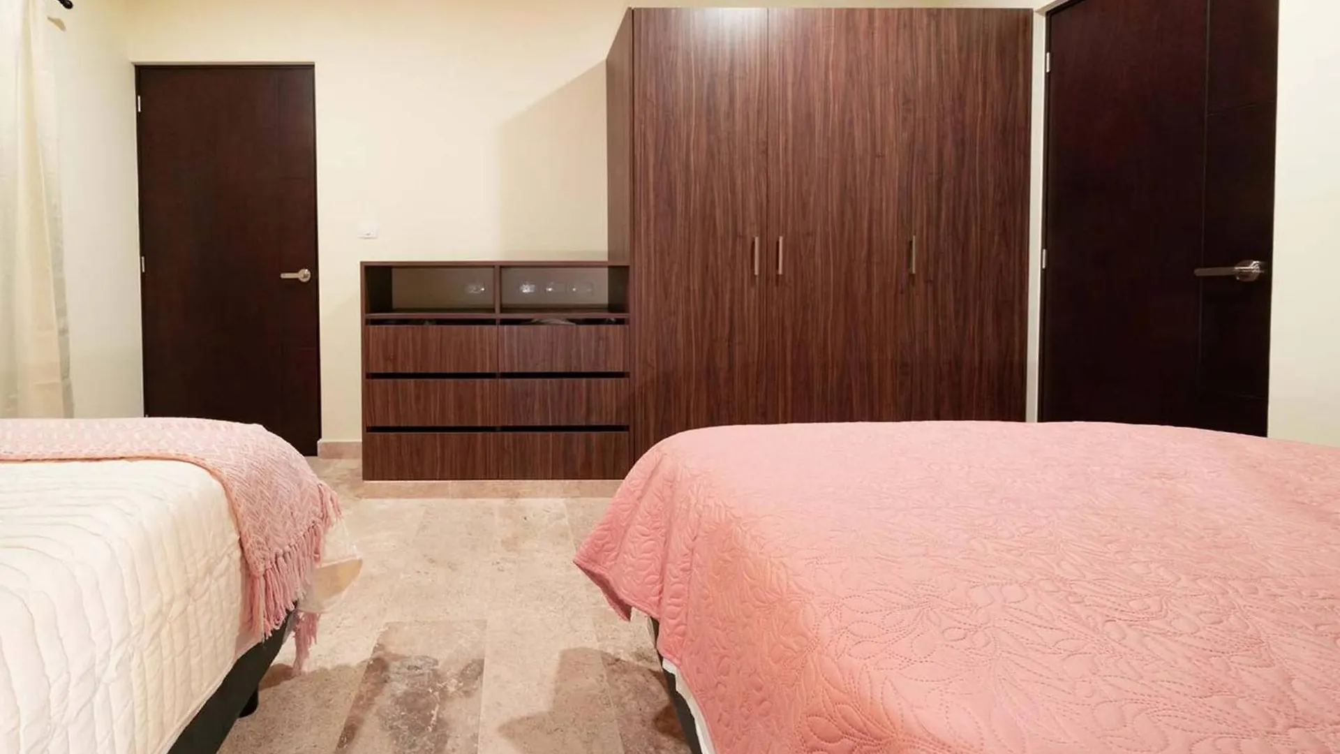 Condo Verde Oasis - Central 2 Bedroom With Pool, Gym, Private Terrace - At Veranto Condos 신데 델 카르멘 아파트