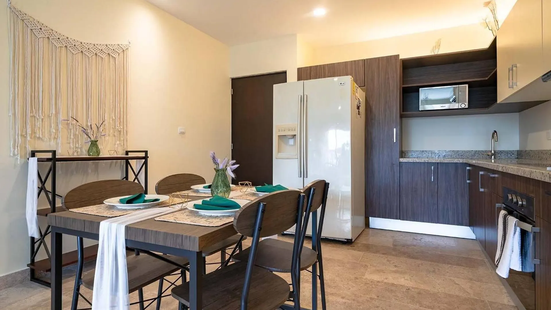 Condo Verde Oasis - Central 2 Bedroom With Pool, Gym, Private Terrace - At Veranto Condos 신데 델 카르멘