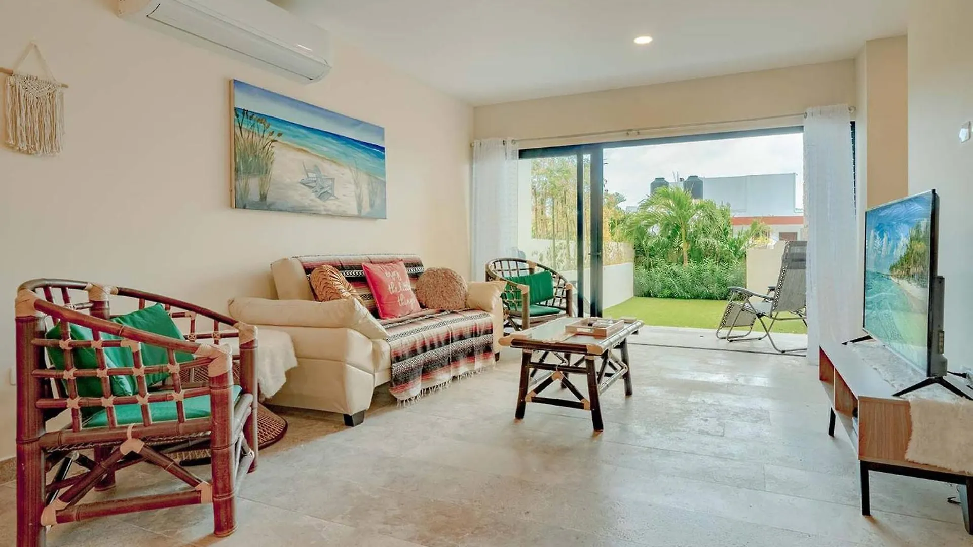 아파트 Condo Verde Oasis - Central 2 Bedroom With Pool, Gym, Private Terrace - At Veranto Condos 신데 델 카르멘